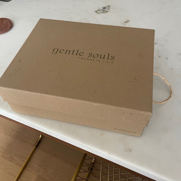 Gentle Souls by Kenneth Cole: Cognac Leather Wedges (9.5M) - Picture 16 of 16